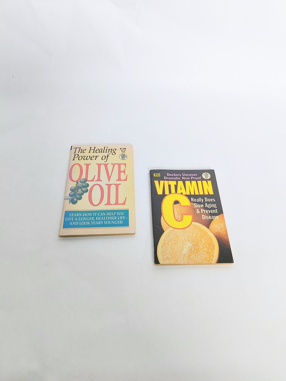 BOOK Globe Mini Mag Healing Power Of Olive Oil & Vitamin C Health Lot Of 2